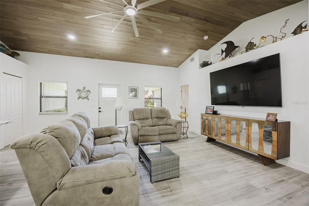 For Sale: $625,000 (3 beds, 2 baths, 2104 Square Feet)