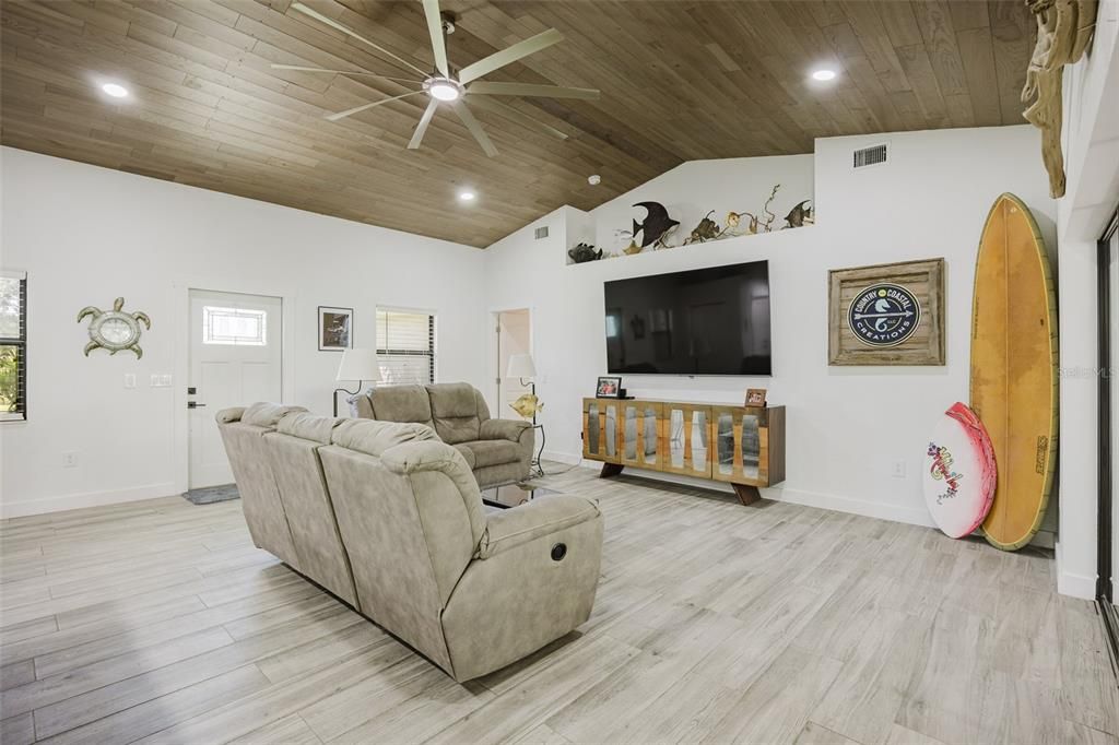 For Sale: $625,000 (3 beds, 2 baths, 2104 Square Feet)