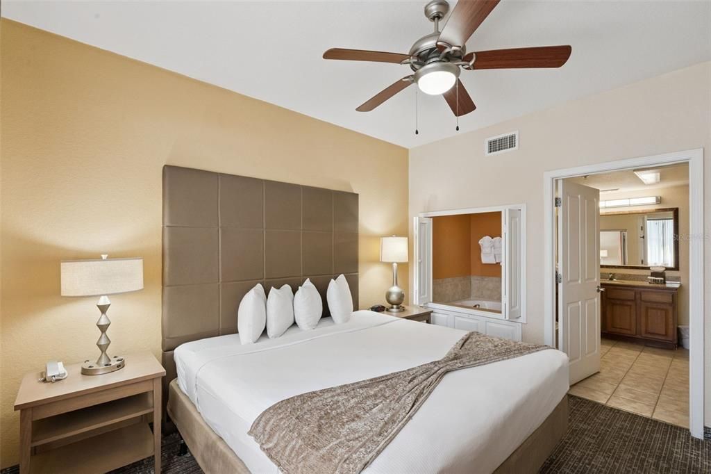 For Sale: $155,000 (2 beds, 2 baths, 957 Square Feet)
