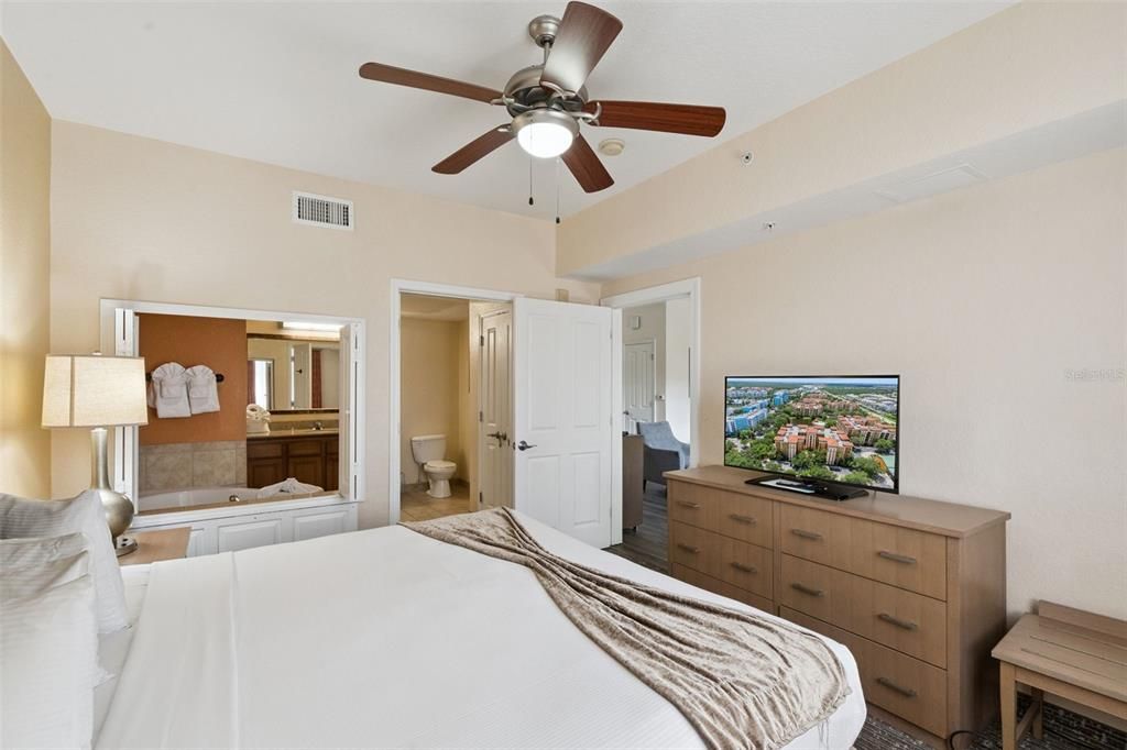 For Sale: $155,000 (2 beds, 2 baths, 957 Square Feet)