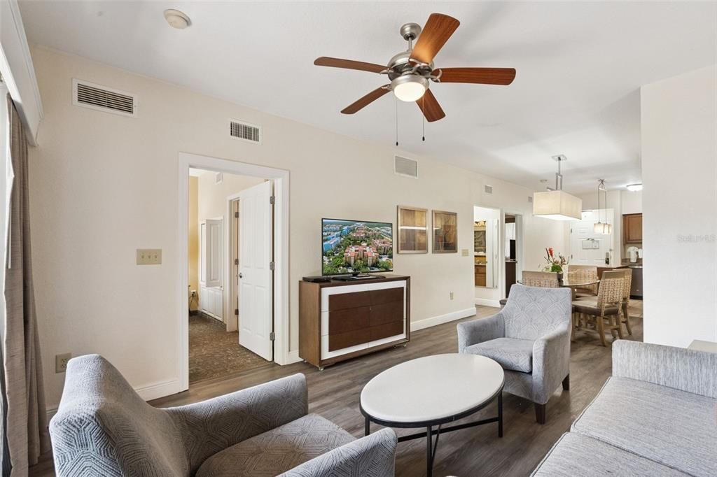 For Sale: $155,000 (2 beds, 2 baths, 957 Square Feet)