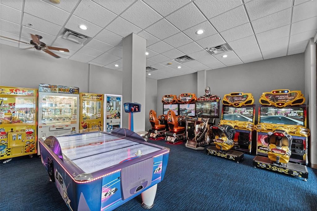 For Sale: $155,000 (2 beds, 2 baths, 957 Square Feet)