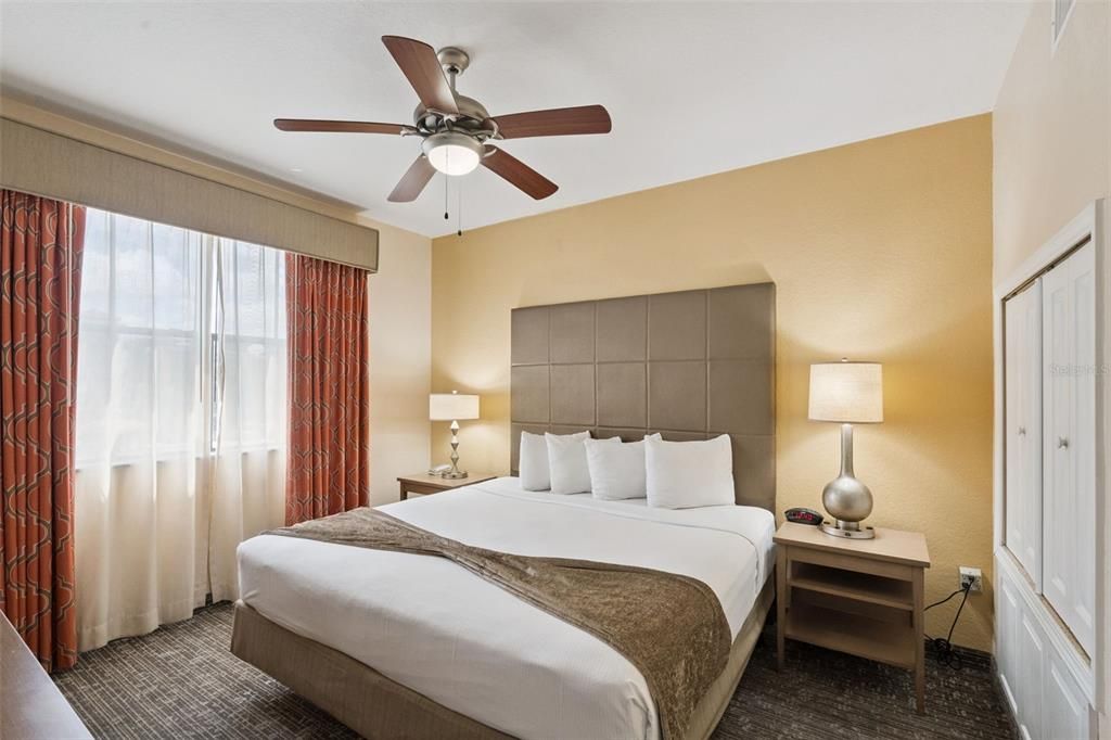 For Sale: $155,000 (2 beds, 2 baths, 957 Square Feet)
