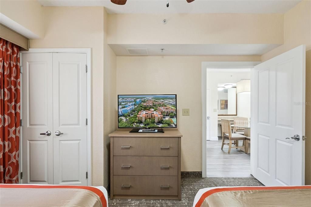 For Sale: $155,000 (2 beds, 2 baths, 957 Square Feet)