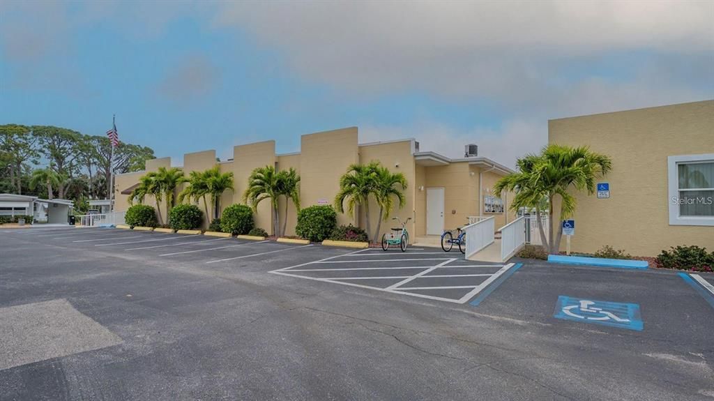 For Sale: $137,900 (2 beds, 1 baths, 624 Square Feet)