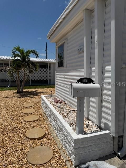 For Sale: $137,900 (2 beds, 1 baths, 624 Square Feet)