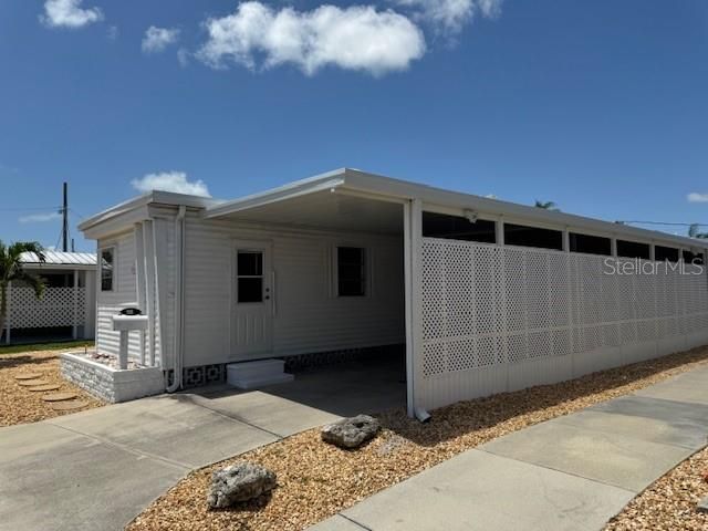 For Sale: $137,900 (2 beds, 1 baths, 624 Square Feet)