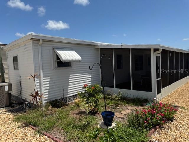 For Sale: $137,900 (2 beds, 1 baths, 624 Square Feet)