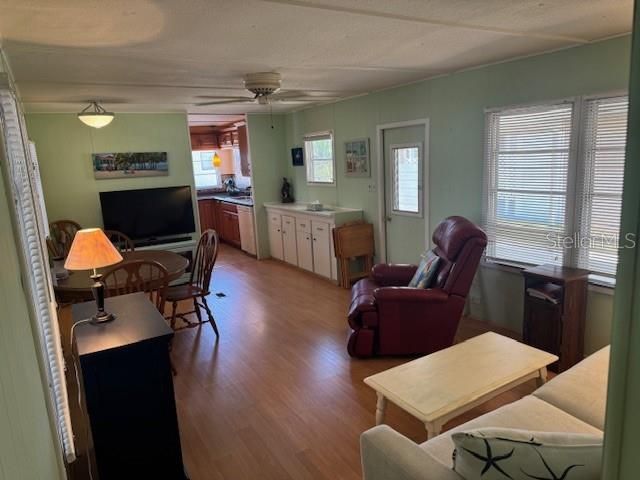 For Sale: $137,900 (2 beds, 1 baths, 624 Square Feet)
