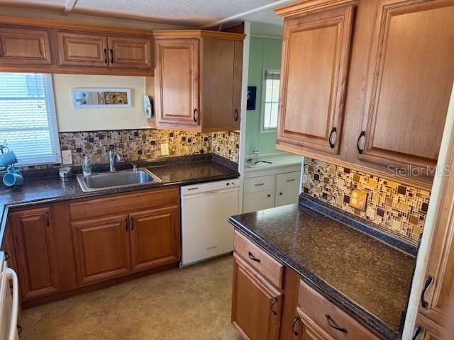 For Sale: $137,900 (2 beds, 1 baths, 624 Square Feet)