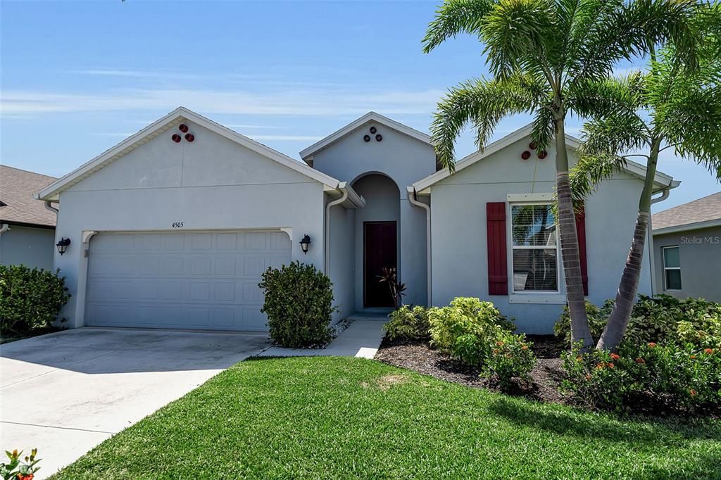 For Sale: $389,900 (4 beds, 2 baths, 2004 Square Feet)