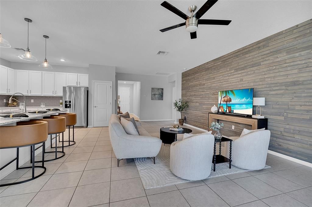 For Sale: $389,900 (4 beds, 2 baths, 2004 Square Feet)