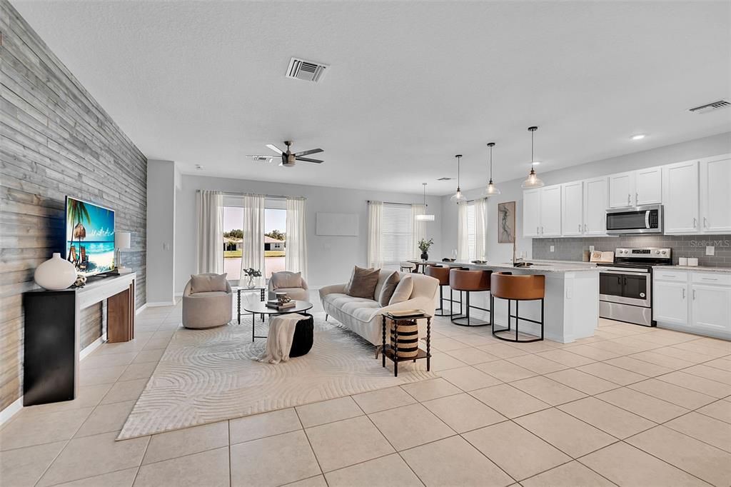 For Sale: $389,900 (4 beds, 2 baths, 2004 Square Feet)