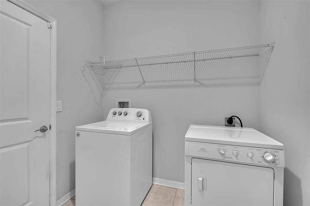 For Sale: $389,900 (4 beds, 2 baths, 2004 Square Feet)