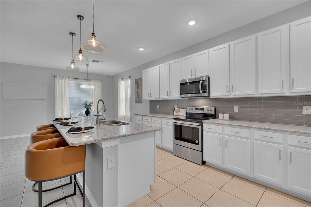 For Sale: $389,900 (4 beds, 2 baths, 2004 Square Feet)
