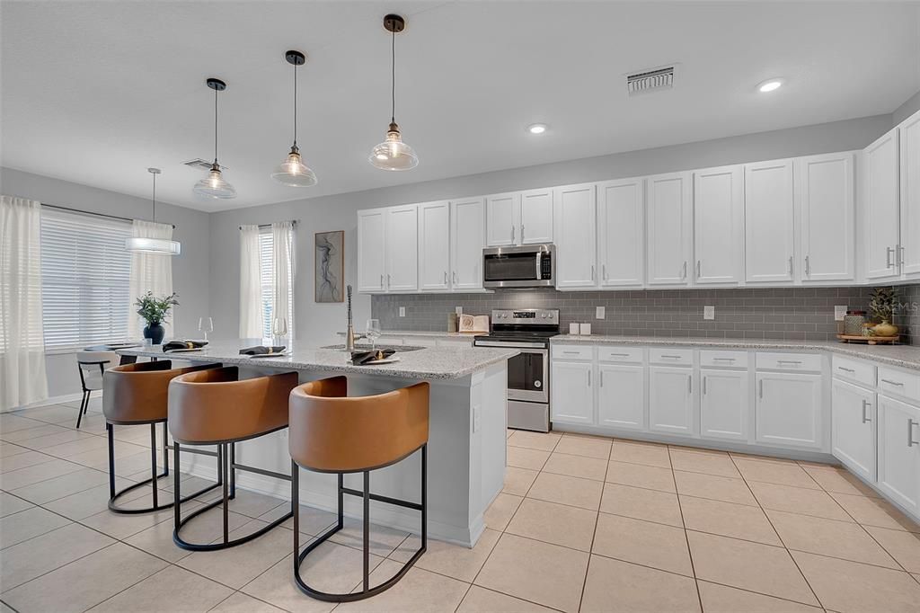 For Sale: $389,900 (4 beds, 2 baths, 2004 Square Feet)