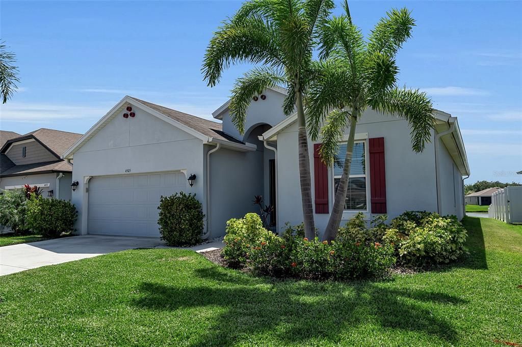 For Sale: $389,900 (4 beds, 2 baths, 2004 Square Feet)