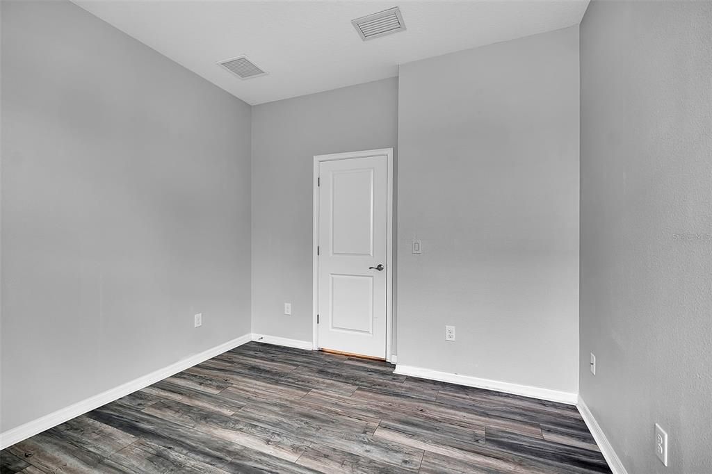 For Sale: $389,900 (4 beds, 2 baths, 2004 Square Feet)