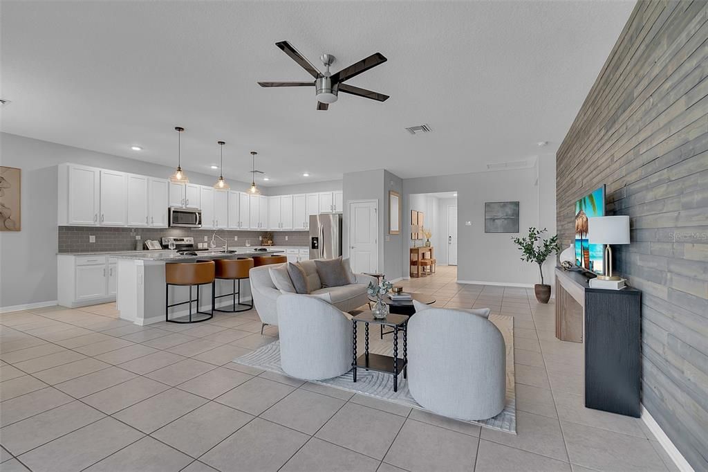 For Sale: $389,900 (4 beds, 2 baths, 2004 Square Feet)