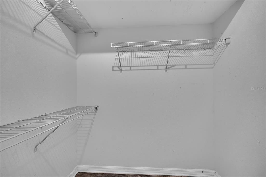 For Sale: $389,900 (4 beds, 2 baths, 2004 Square Feet)