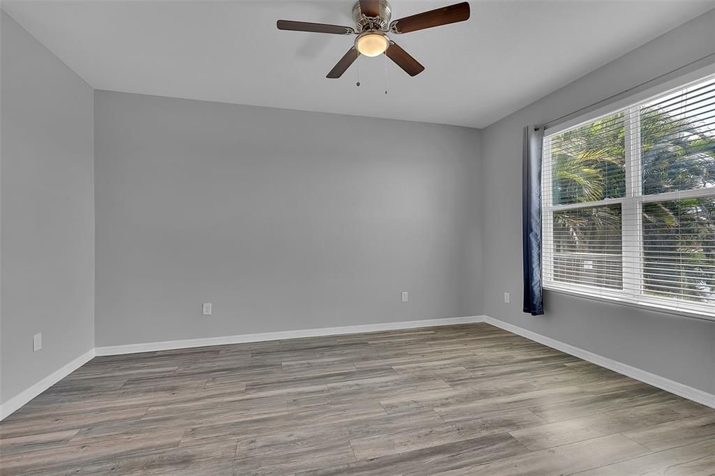 For Sale: $389,900 (4 beds, 2 baths, 2004 Square Feet)