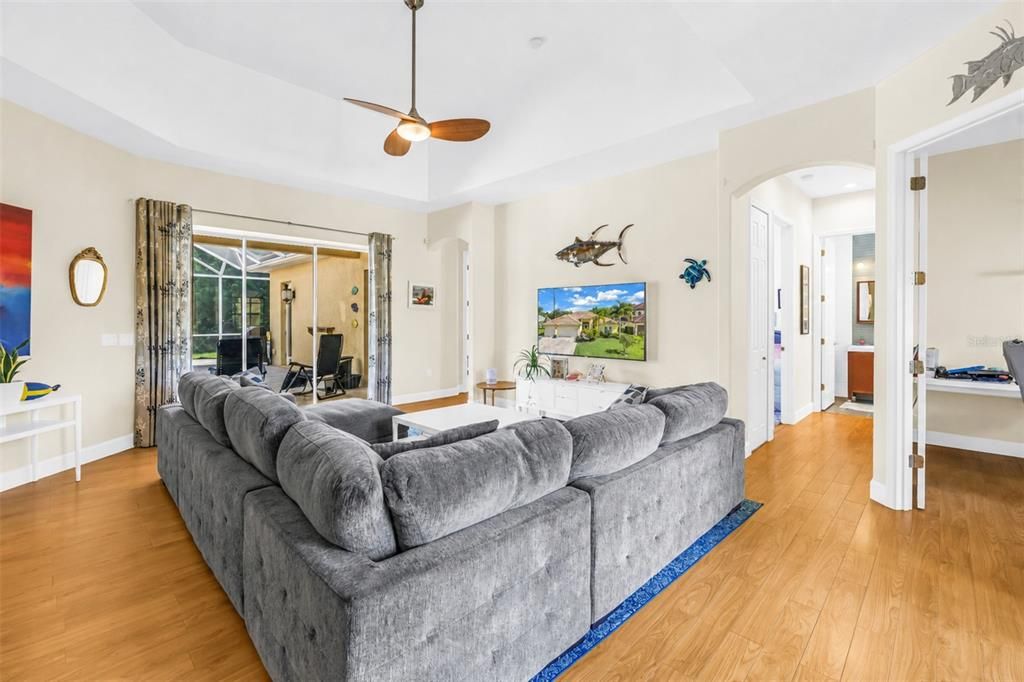 For Sale: $719,900 (3 beds, 2 baths, 2594 Square Feet)