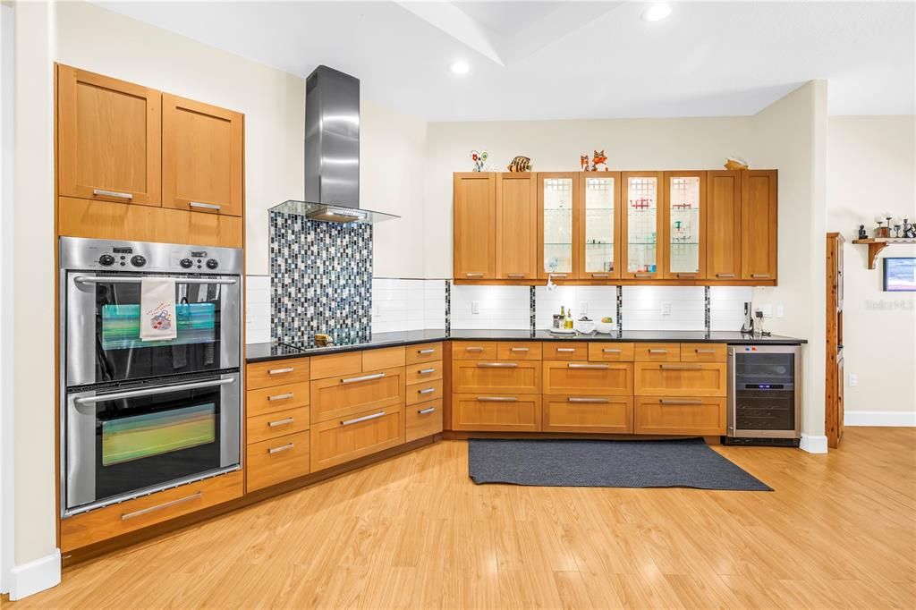For Sale: $719,900 (3 beds, 2 baths, 2594 Square Feet)