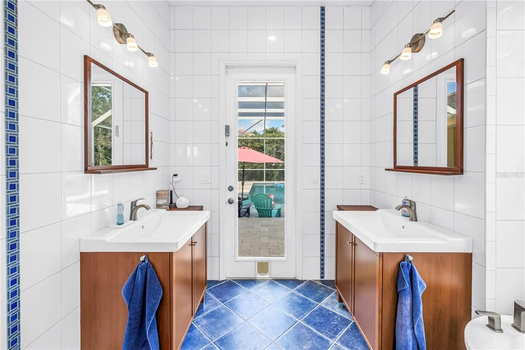 For Sale: $719,900 (3 beds, 2 baths, 2594 Square Feet)