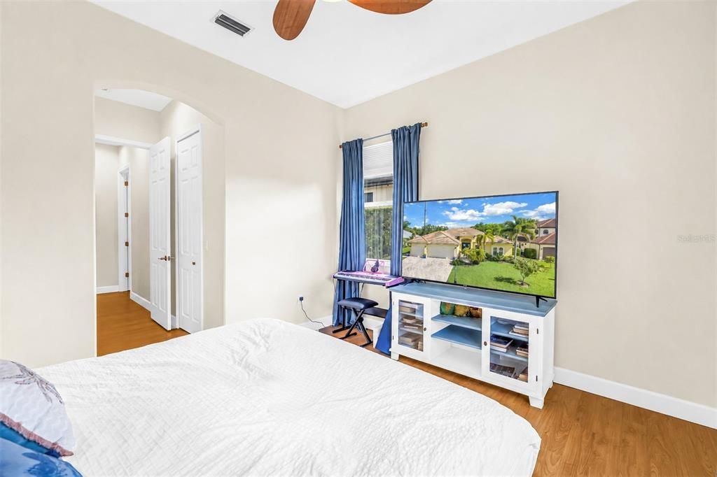 For Sale: $719,900 (3 beds, 2 baths, 2594 Square Feet)