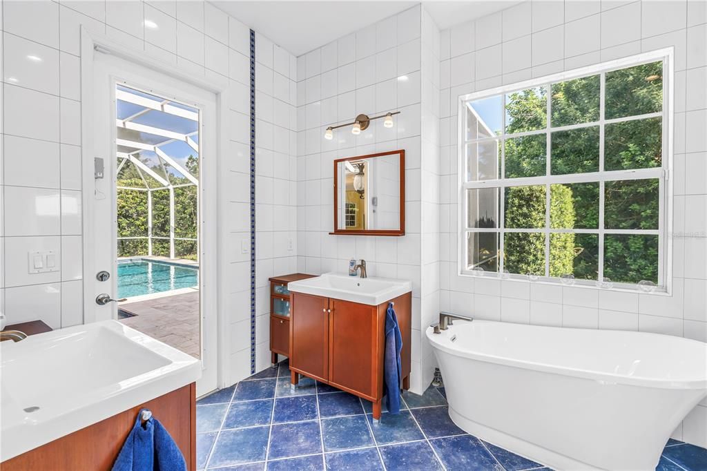 For Sale: $719,900 (3 beds, 2 baths, 2594 Square Feet)