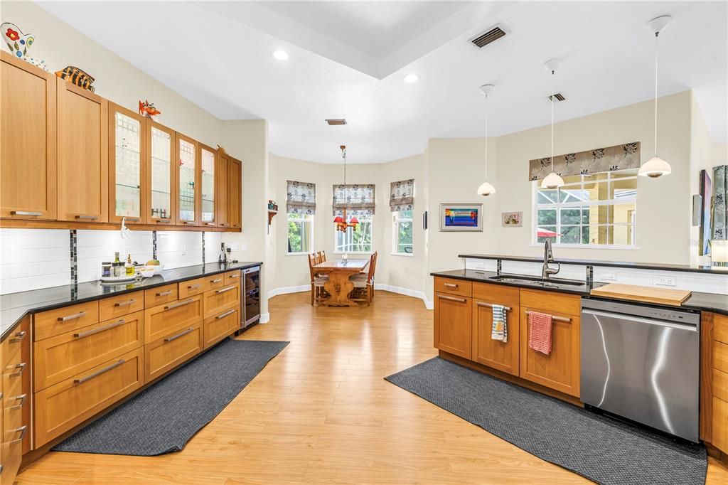 For Sale: $719,900 (3 beds, 2 baths, 2594 Square Feet)