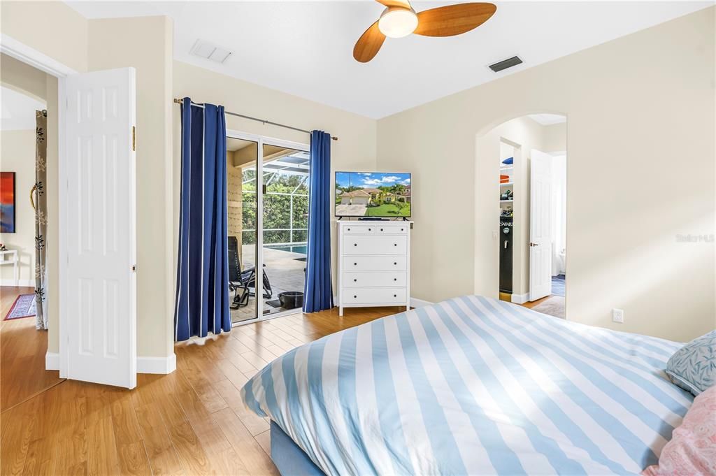 For Sale: $719,900 (3 beds, 2 baths, 2594 Square Feet)
