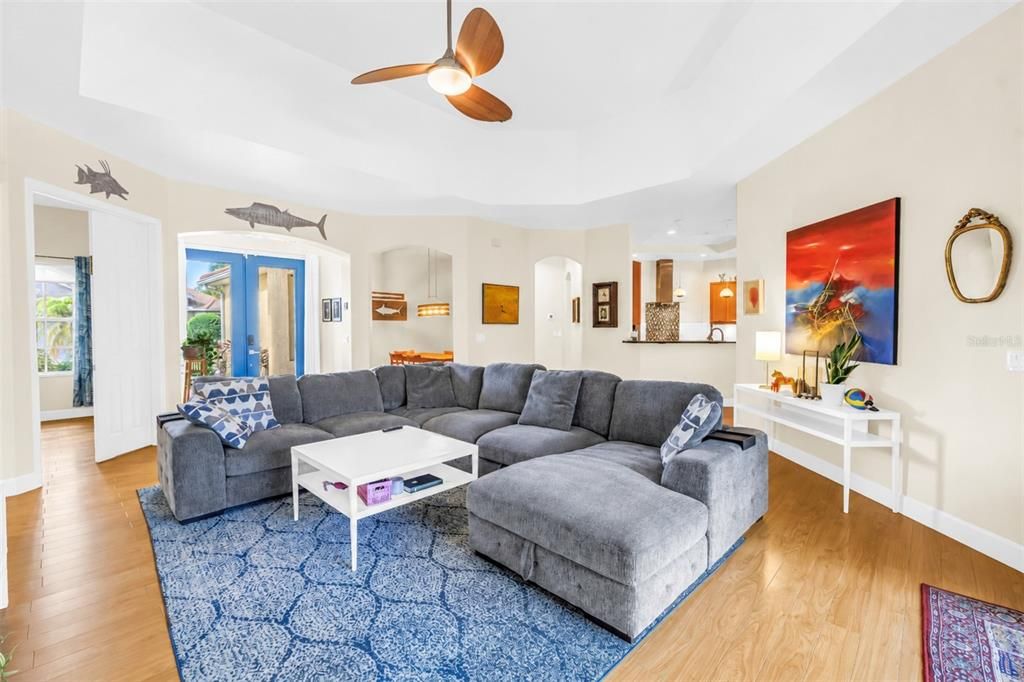 For Sale: $719,900 (3 beds, 2 baths, 2594 Square Feet)