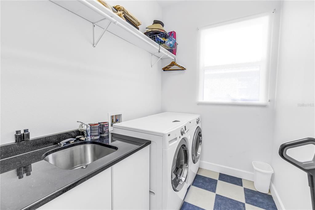 For Sale: $719,900 (3 beds, 2 baths, 2594 Square Feet)