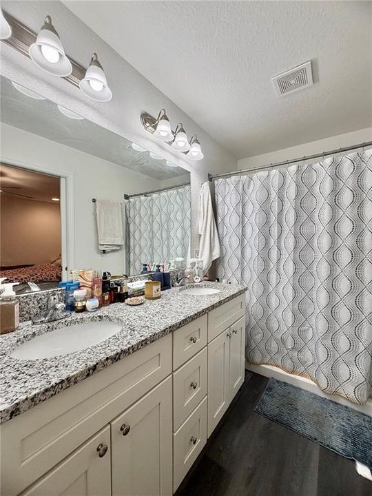 For Sale: $242,500 (3 beds, 2 baths, 1319 Square Feet)