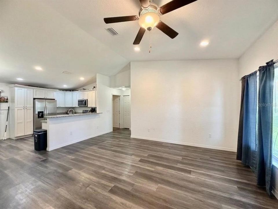 For Sale: $242,500 (3 beds, 2 baths, 1319 Square Feet)
