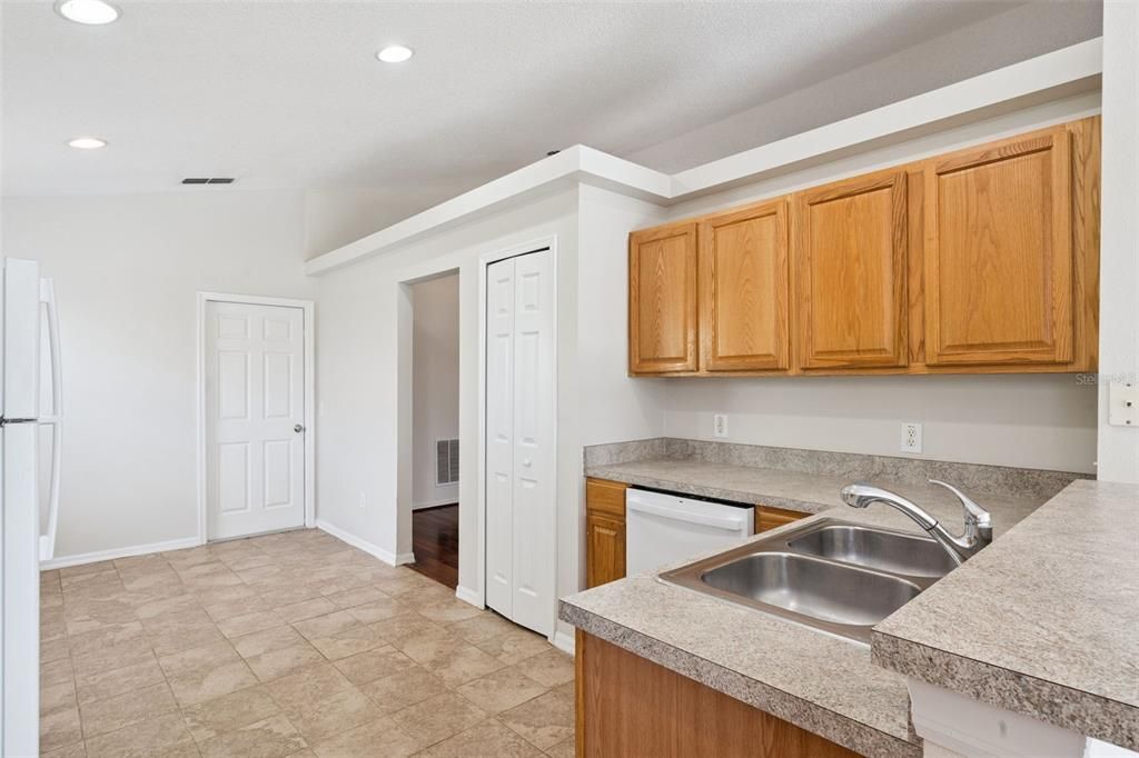 For Sale: $355,000 (3 beds, 2 baths, 1602 Square Feet)
