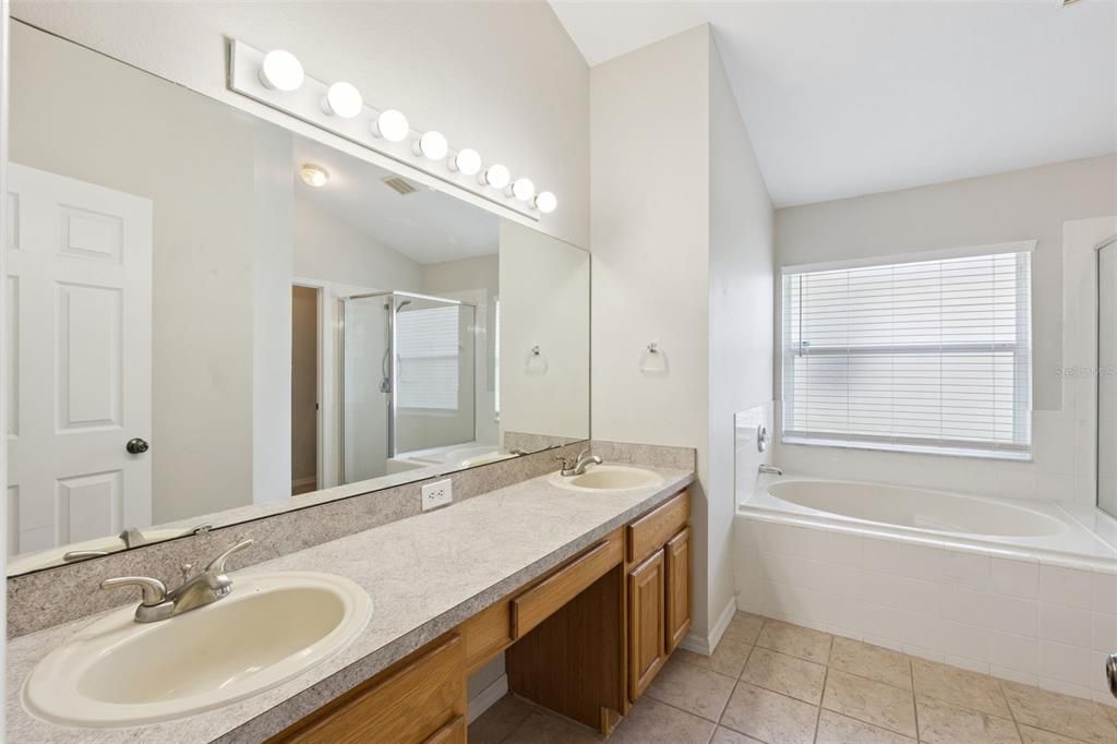For Sale: $355,000 (3 beds, 2 baths, 1602 Square Feet)
