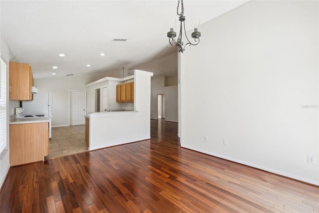 For Sale: $355,000 (3 beds, 2 baths, 1602 Square Feet)