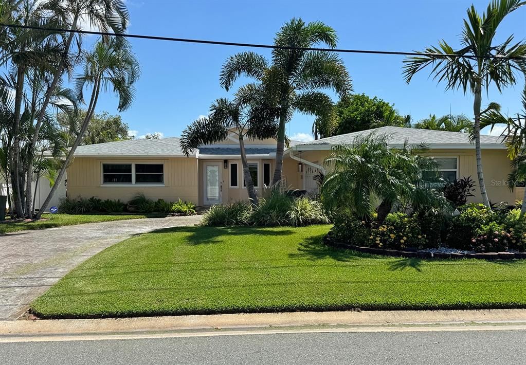 Active With Contract: $837,000 (3 beds, 3 baths, 2149 Square Feet)