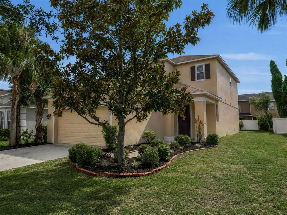 For Sale: $349,000 (3 beds, 3 baths, 2065 Square Feet)