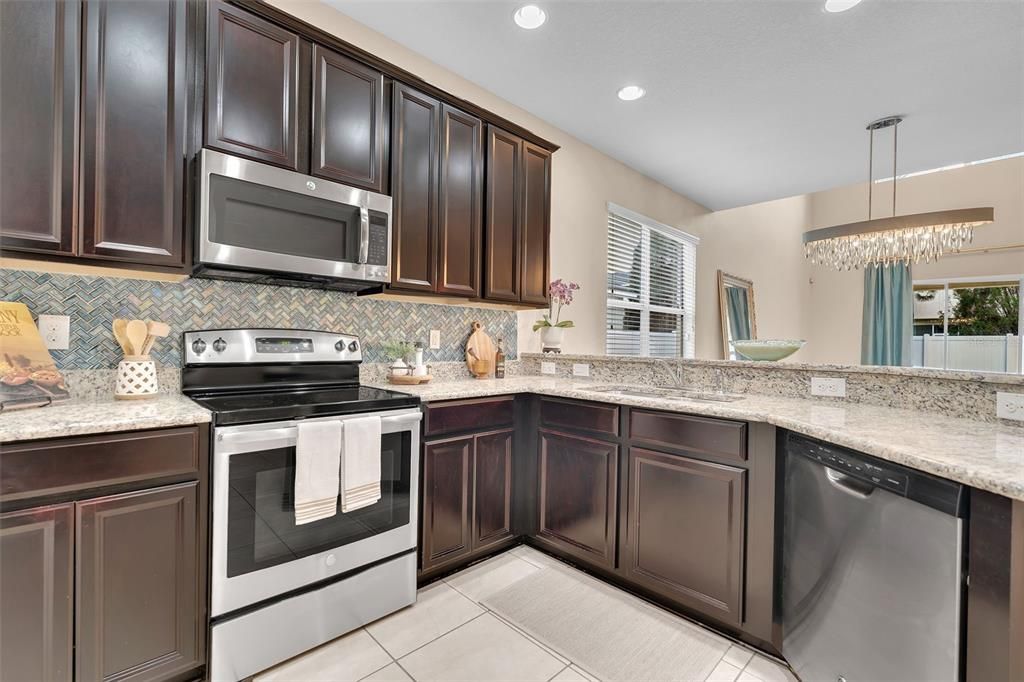 For Sale: $349,000 (3 beds, 3 baths, 2065 Square Feet)