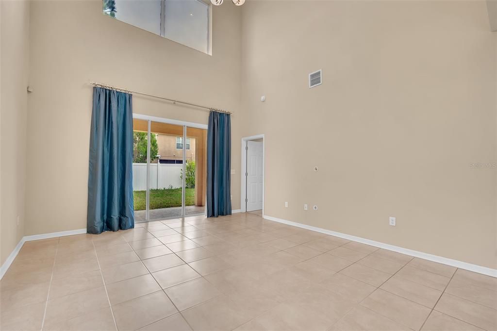For Sale: $349,000 (3 beds, 3 baths, 2065 Square Feet)