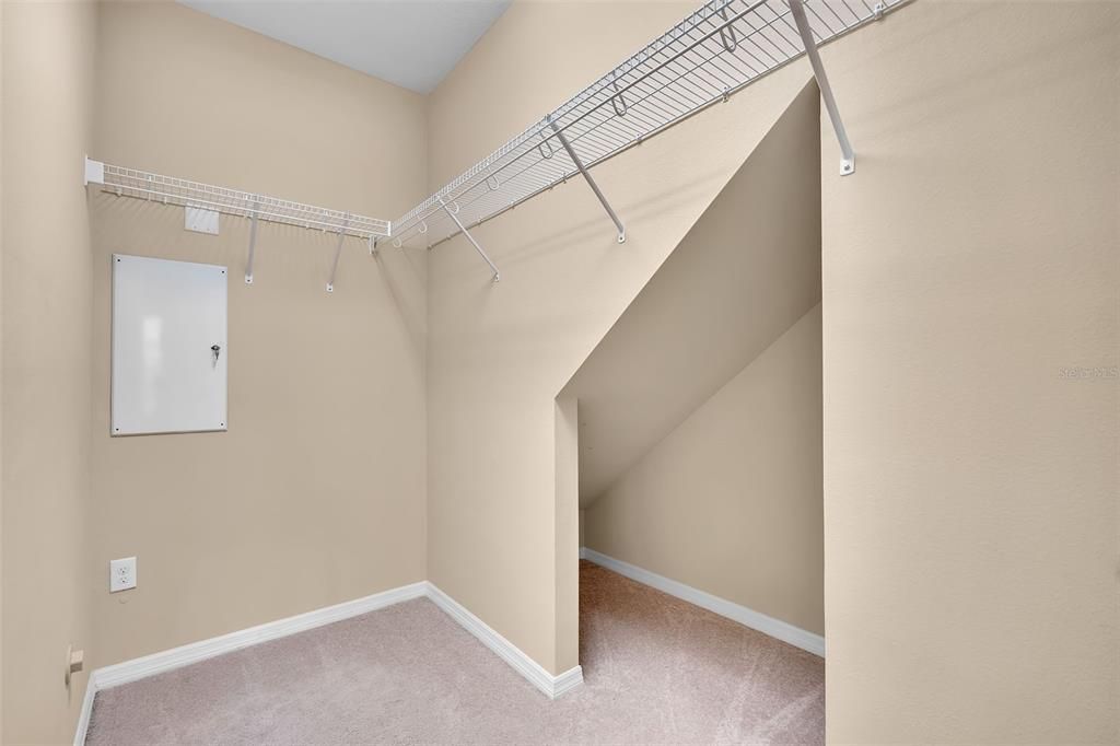 For Sale: $349,000 (3 beds, 3 baths, 2065 Square Feet)