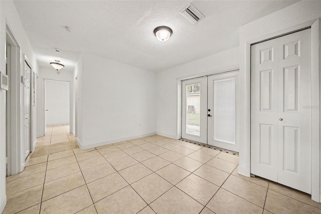For Sale: $255,000 (3 beds, 1 baths, 960 Square Feet)