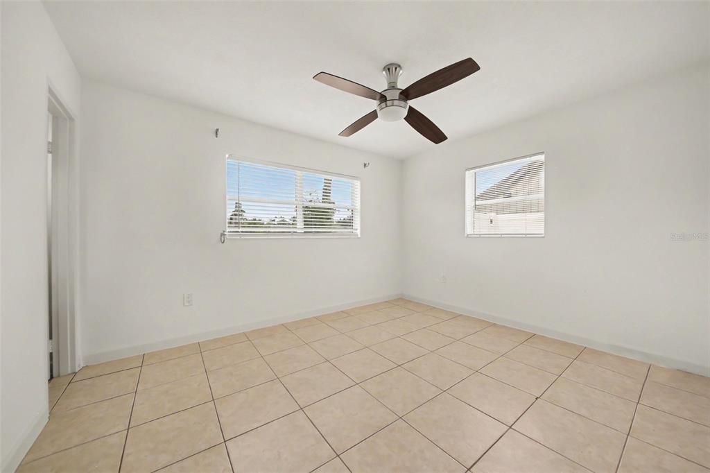 For Sale: $255,000 (3 beds, 1 baths, 960 Square Feet)