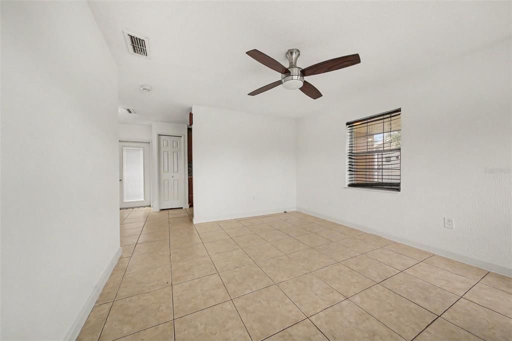 For Sale: $255,000 (3 beds, 1 baths, 960 Square Feet)