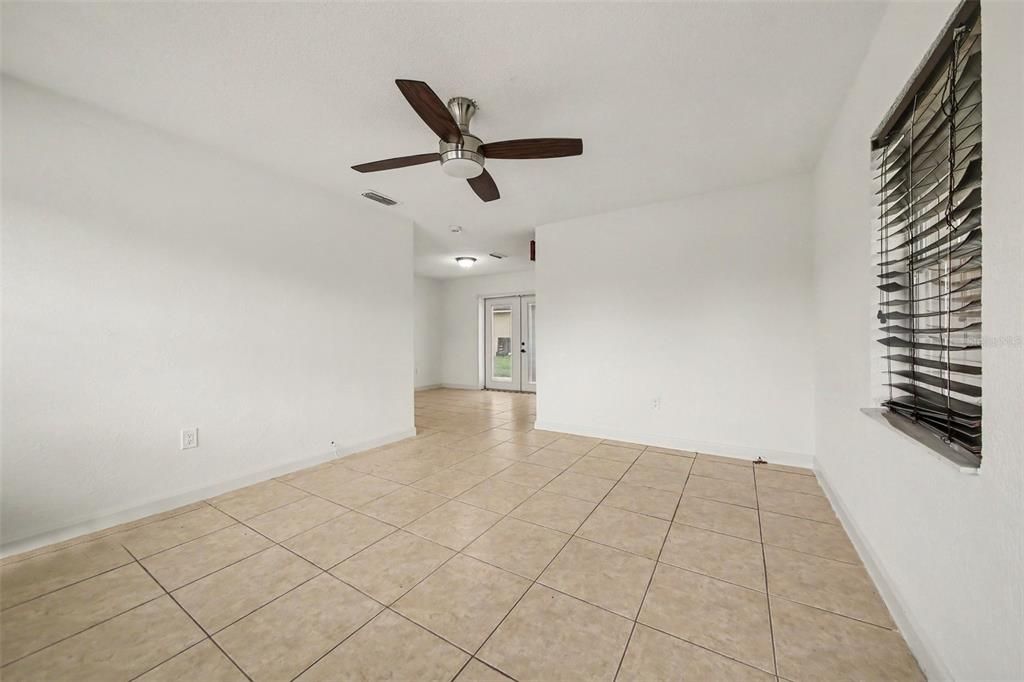 For Sale: $255,000 (3 beds, 1 baths, 960 Square Feet)