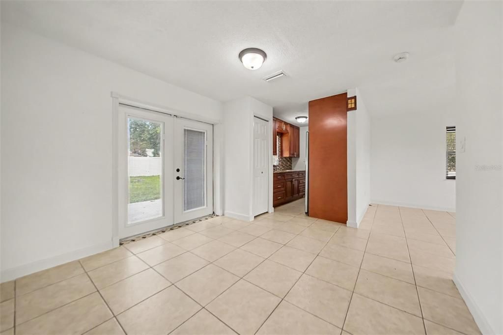 For Sale: $255,000 (3 beds, 1 baths, 960 Square Feet)