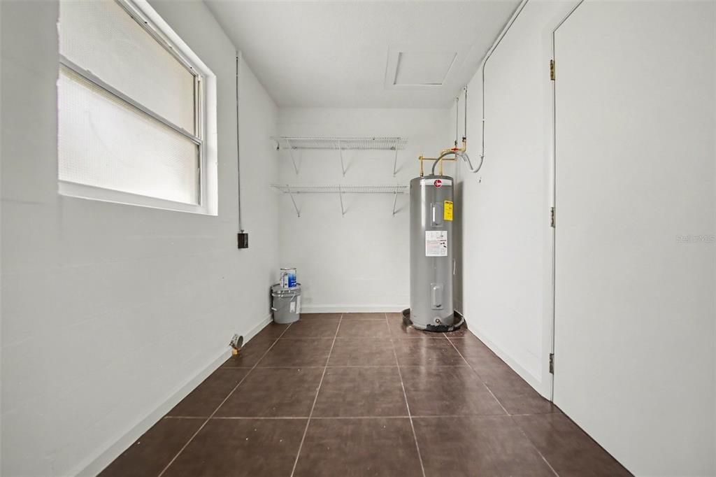 For Sale: $255,000 (3 beds, 1 baths, 960 Square Feet)